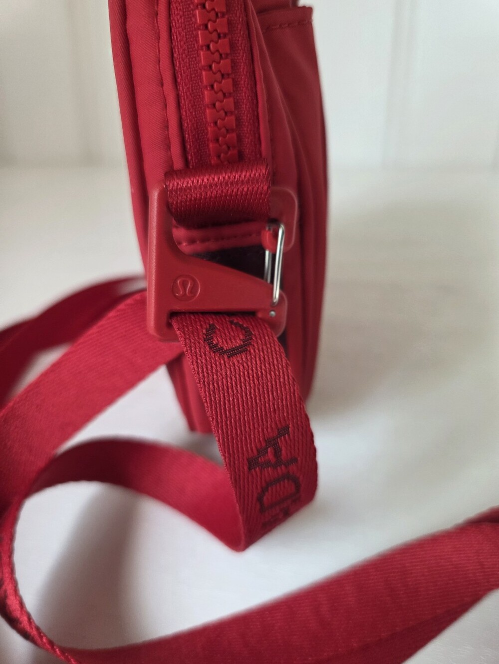 Lululemon Team Canada 22 Future Legacy Crossbody Bag Crimson Red - Picture 3 of 11